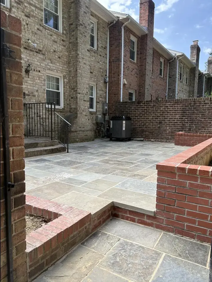 Flagstone & Brick Seating Wall — Arlington, VA · Wet-Set Flagstone & Brick